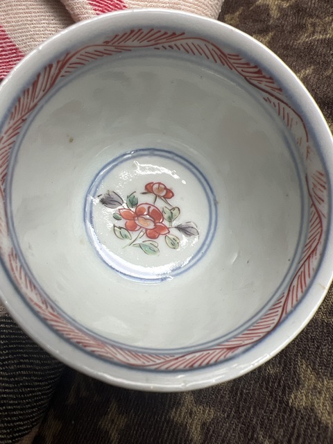 古玩陶瓷日本明治青花五彩花卉紋杯真品鑒賞圖