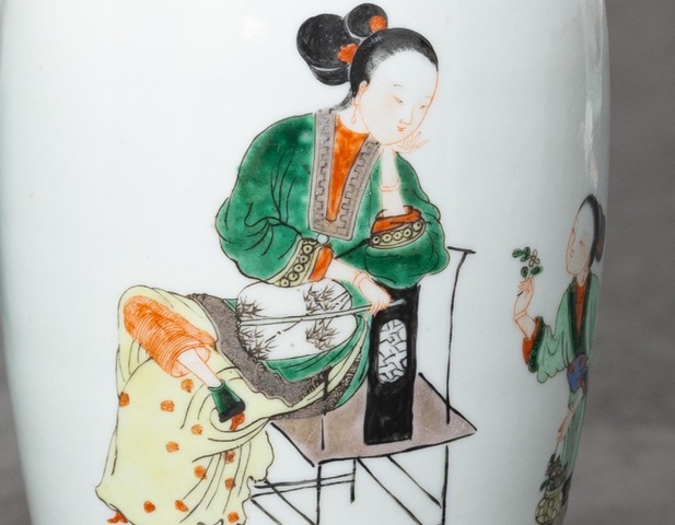 古玩陶瓷五彩仕女人物柳葉瓶真品鑒賞圖