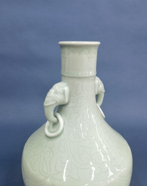 古玩陶瓷567 青釉象耳瓶真品鑒賞圖