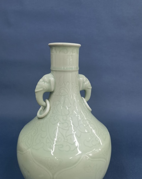 古玩陶瓷567 青釉象耳瓶真品鑒賞圖