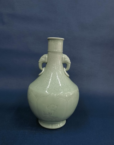 古玩陶瓷567 青釉象耳瓶真品鑒賞圖