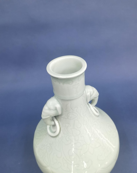 古玩陶瓷567 青釉象耳瓶真品鑒賞圖