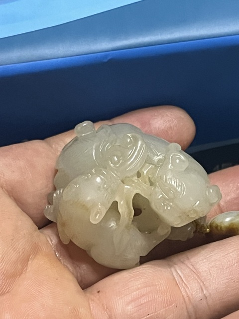 古玩玉器和田玉雕“獅子”把件真品鑒賞圖