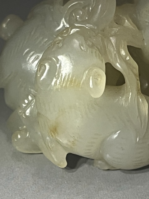 古玩玉器和田玉雕“獅子”把件真品鑒賞圖