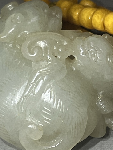 古玩玉器和田玉雕“獅子”把件真品鑒賞圖