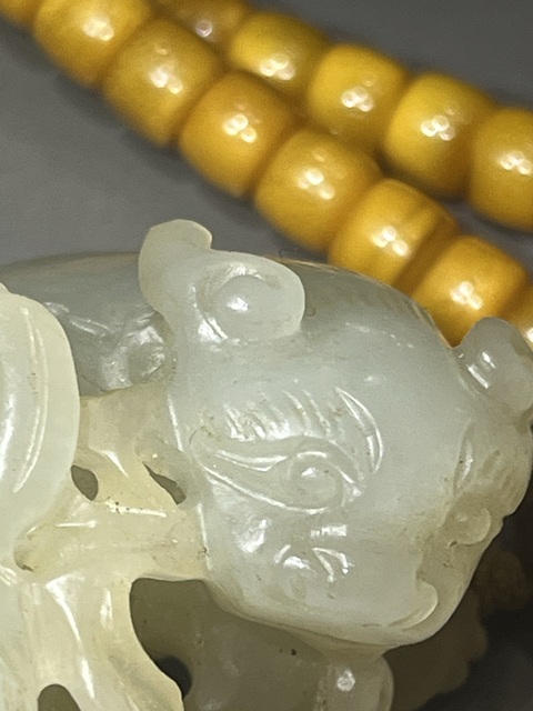 古玩玉器和田玉雕“獅子”把件真品鑒賞圖