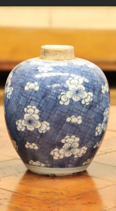 古玩陶瓷青花留白冰梅紋罐真品鑒賞圖