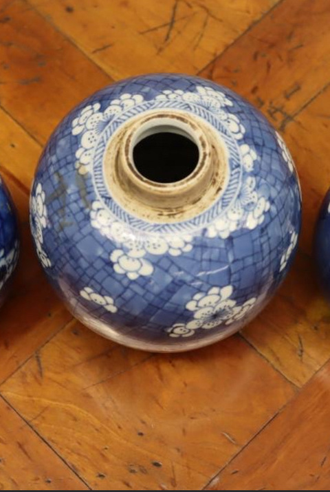 古玩陶瓷青花留白冰梅紋罐真品鑒賞圖