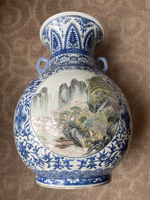 古玩陶瓷青花開光粉彩山水人物雙耳尊真品鑒賞圖