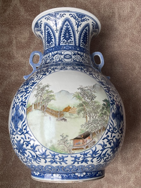 古玩陶瓷青花開光粉彩山水人物雙耳尊真品鑒賞圖