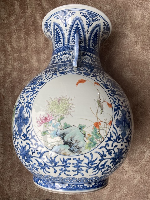 古玩陶瓷青花開光粉彩山水人物雙耳尊真品鑒賞圖