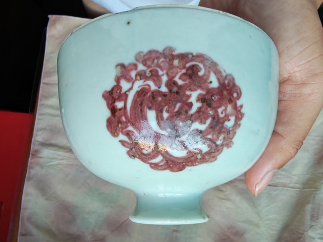 古玩陶瓷釉里紅水呈真品鑒賞圖