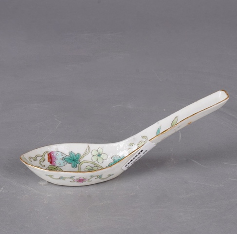 古玩陶瓷竹蝶癩瓜紋粉彩湯勺真品鑒賞圖