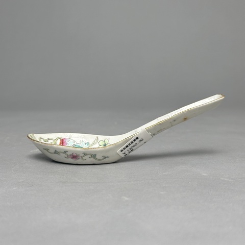 古玩陶瓷竹蝶癩瓜紋粉彩湯勺真品鑒賞圖