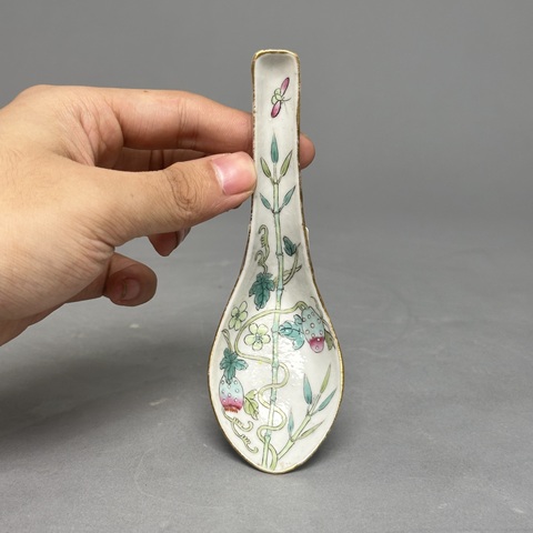古玩陶瓷竹蝶癩瓜紋粉彩湯勺真品鑒賞圖