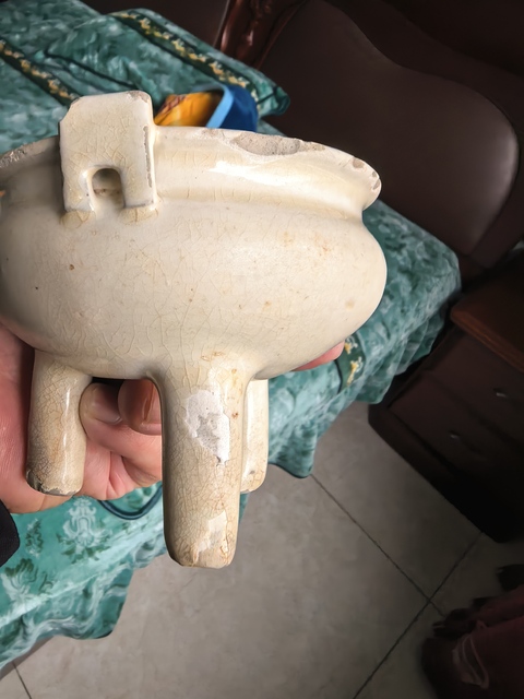 古玩陶瓷登封窯白釉雙耳三足爐真品鑒賞圖