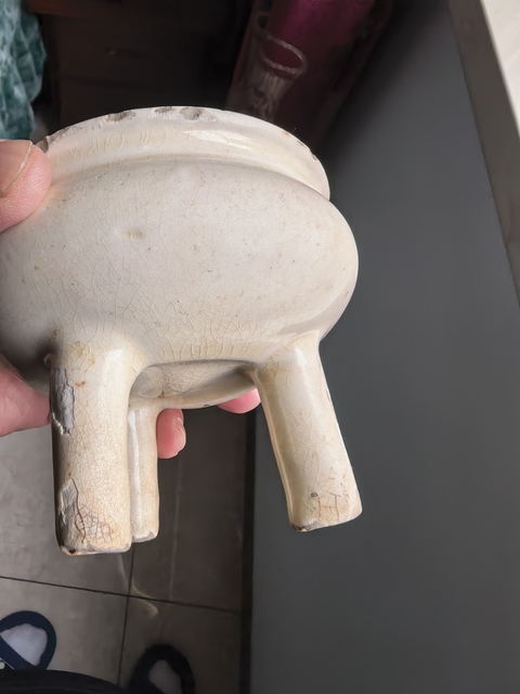 古玩陶瓷登封窯白釉雙耳三足爐真品鑒賞圖