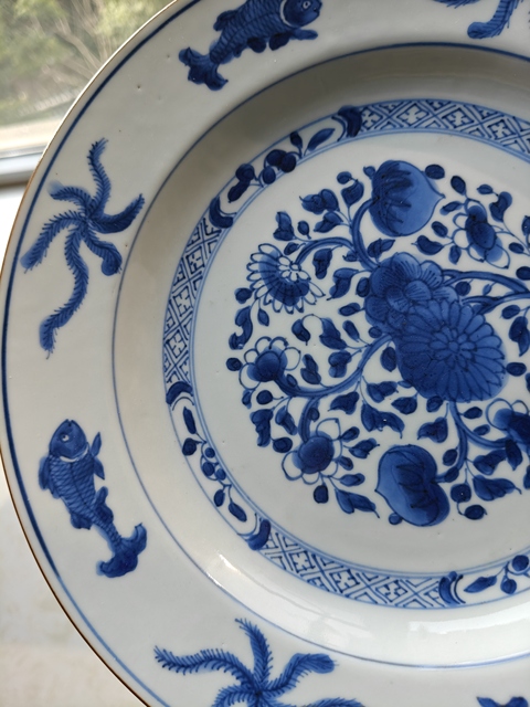 古玩陶瓷青花花卉紋盤真品鑒賞圖