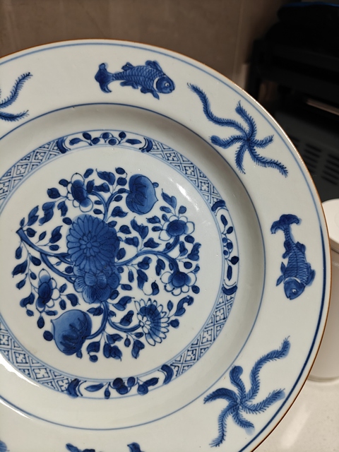 古玩陶瓷青花花卉紋盤真品鑒賞圖