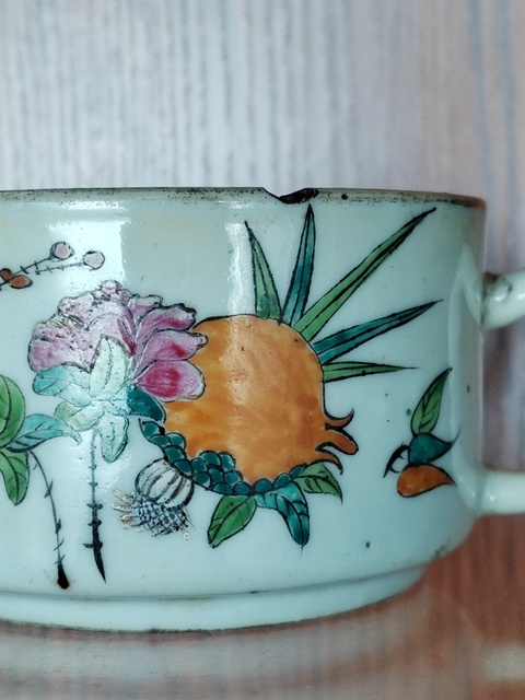 古玩陶瓷粉彩花卉紋參壺真品鑒賞圖