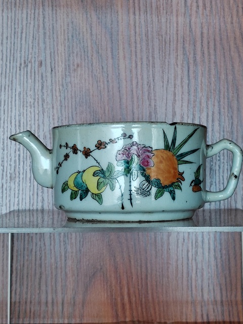 古玩陶瓷粉彩花卉紋參壺真品鑒賞圖