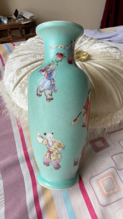 古玩陶瓷松石綠粉彩嬰戲圖盤口瓶真品鑒賞圖