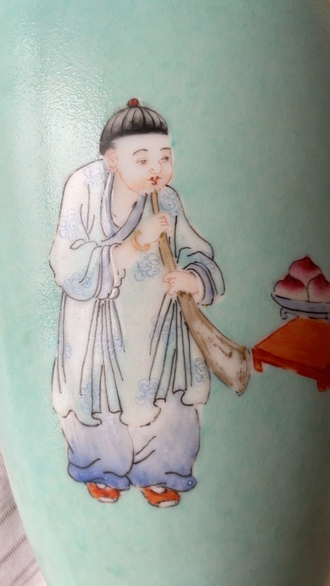 古玩陶瓷松石綠粉彩嬰戲圖盤口瓶真品鑒賞圖