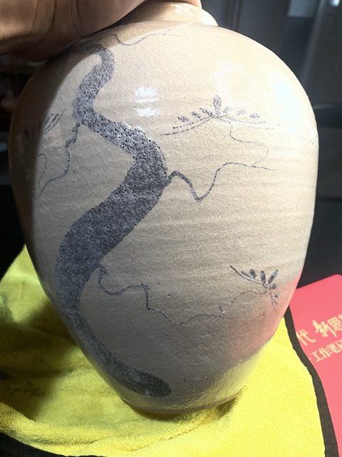古玩陶瓷褐彩罐真品鑒賞圖