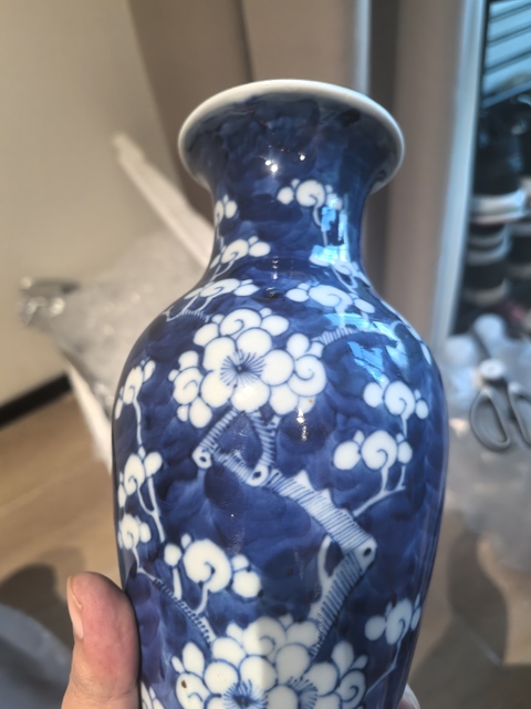 古玩陶瓷青花留白冰梅紋觀音瓶真品鑒賞圖