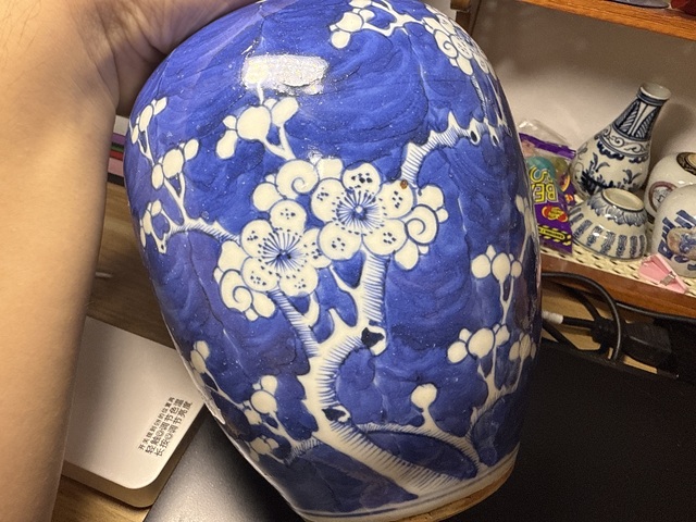 古玩陶瓷青花留白冰梅紋罐真品鑒賞圖