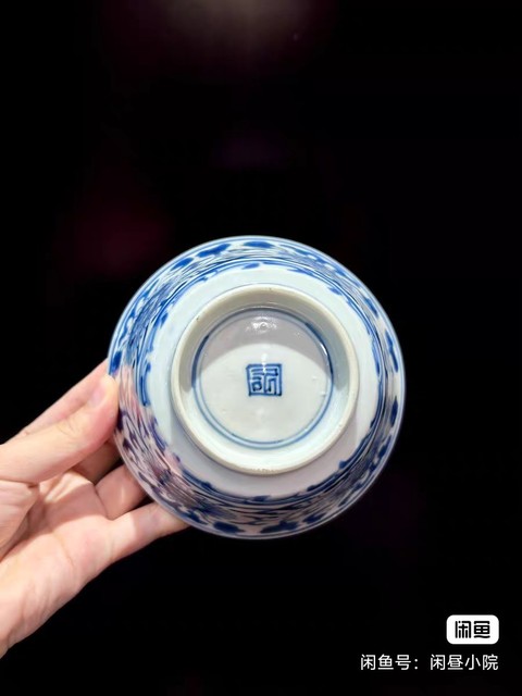 古玩陶瓷康熙菊花壓手杯真品鑒賞圖