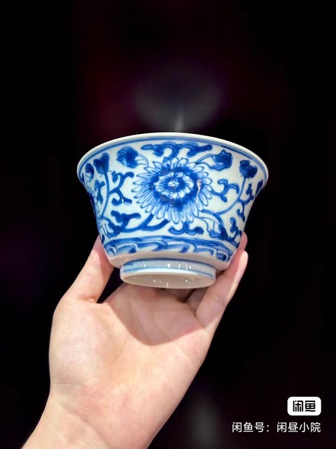 古玩陶瓷康熙菊花壓手杯真品鑒賞圖