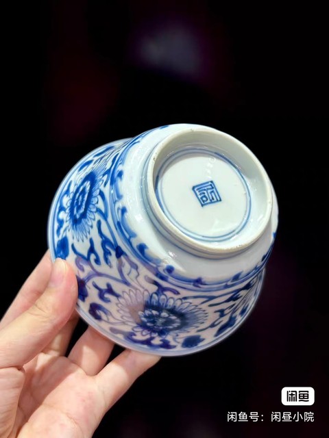 古玩陶瓷康熙菊花壓手杯真品鑒賞圖