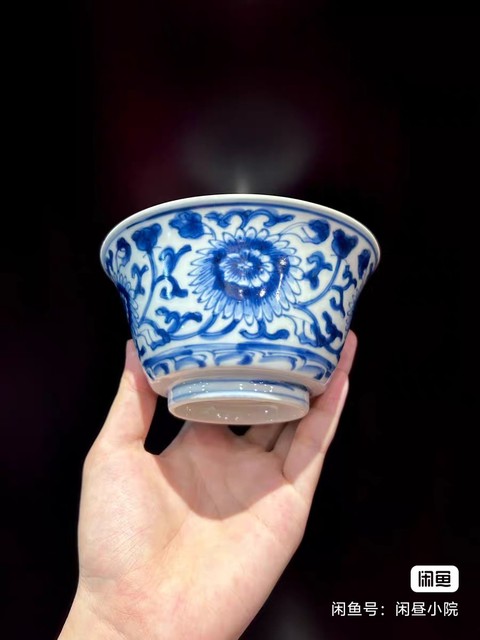 古玩陶瓷康熙菊花壓手杯真品鑒賞圖