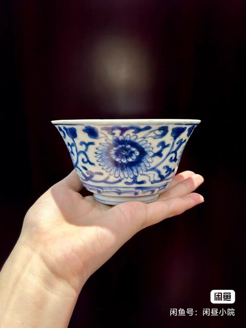 古玩陶瓷康熙菊花壓手杯真品鑒賞圖