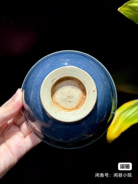 古玩陶瓷霽藍釉玉環底壓手杯真品鑒賞圖