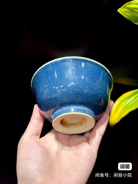 古玩陶瓷霽藍釉玉環底壓手杯真品鑒賞圖