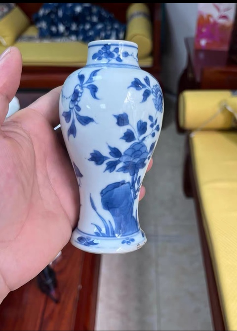 古玩陶瓷青花花卉紋蓋瓶真品鑒賞圖