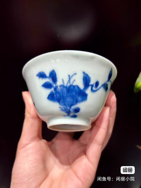 古玩陶瓷花卉紋青花杯真品鑒賞圖
