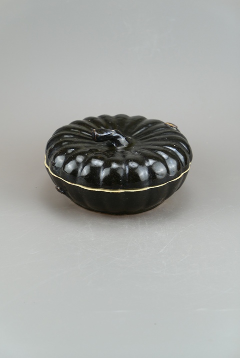 古玩陶瓷明末清初?黑釉南瓜蓋盒拍賣，當前價格299元