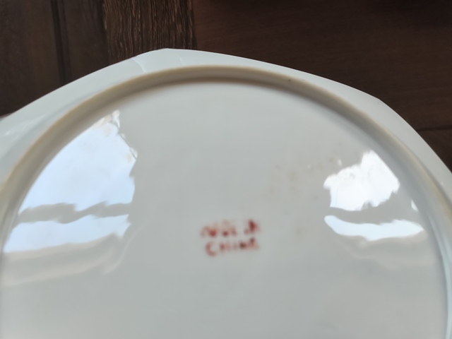 古玩陶瓷廣彩雞紋六方盤真品鑒賞圖