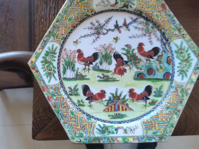 古玩陶瓷廣彩雞紋六方盤真品鑒賞圖
