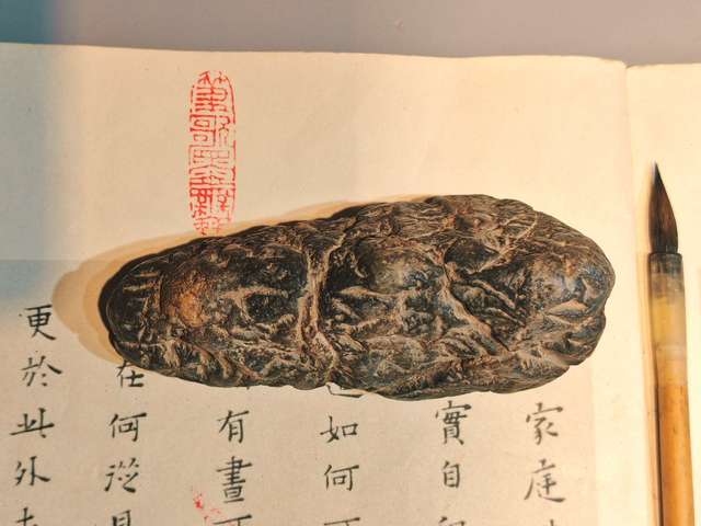 古玩雜項【文房雅物 】清代.林慮石鎮(筆架山、鎮紙、書壓)拍賣，當前價格666元