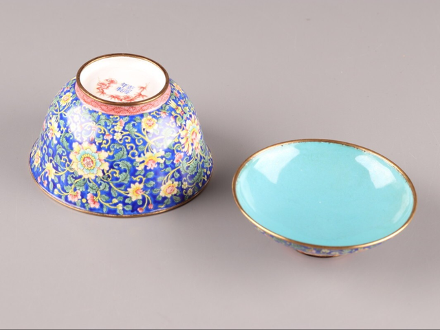 古玩陶瓷花卉紋蓋碗真品鑒賞圖