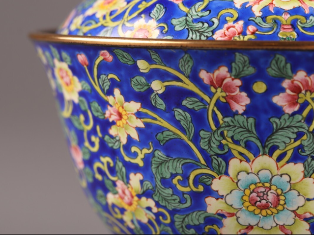 古玩陶瓷花卉紋蓋碗真品鑒賞圖
