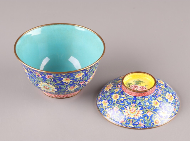 古玩陶瓷花卉紋蓋碗真品鑒賞圖