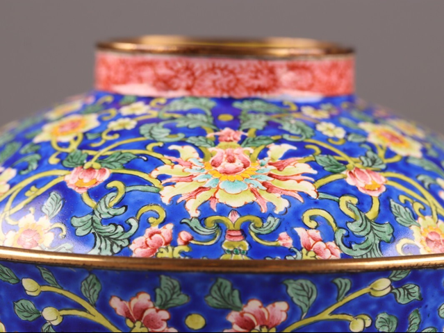 古玩陶瓷花卉紋蓋碗真品鑒賞圖