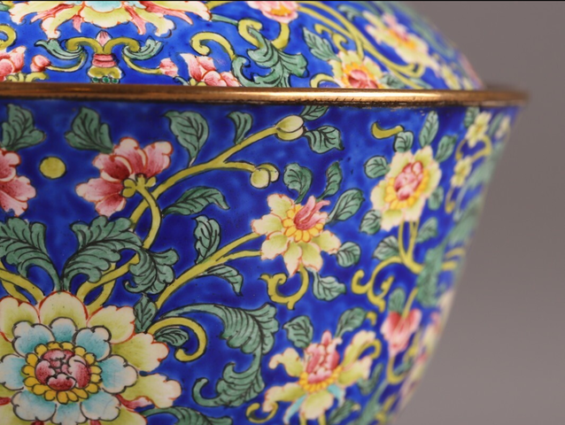 古玩陶瓷花卉紋蓋碗真品鑒賞圖