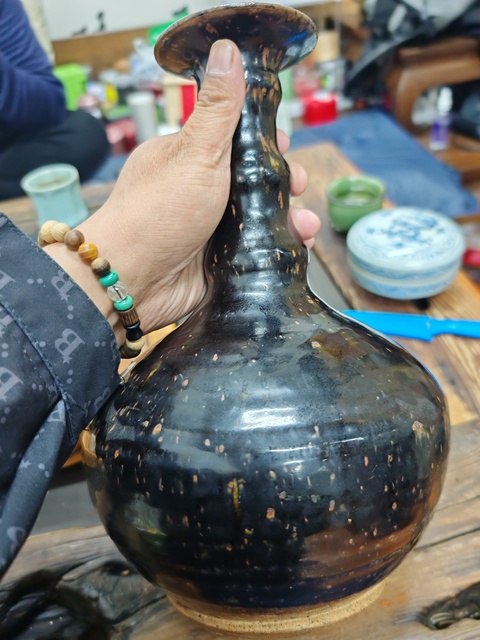 古玩陶瓷黑釉長(zhǎng)頸撇口瓶真品鑒賞圖