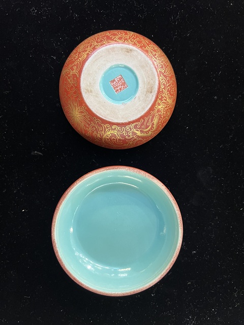 古玩陶瓷珊瑚紅釉描金開光石紋釉蓋盒真品鑒賞圖